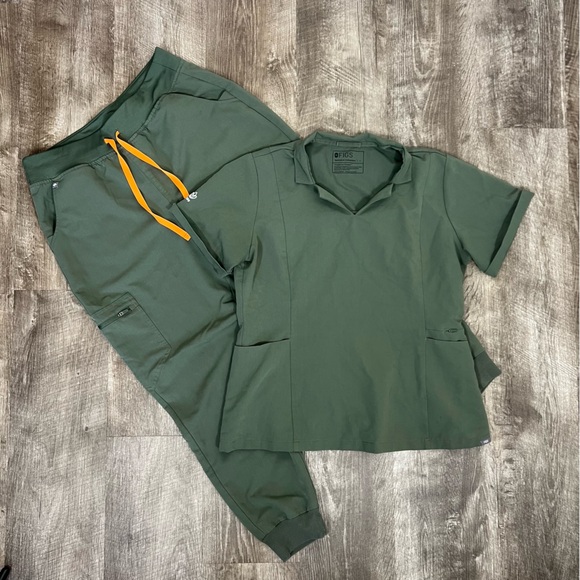 Figs Green Inala Top & Zamora Jogger Scrub Set - Picture 1 of 15